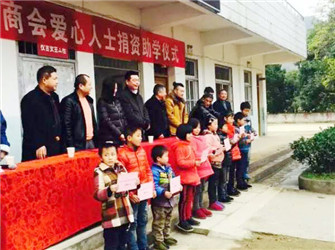 從高原藏廟到中天愛心學(xué)校