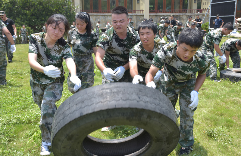 2019年中天城軌應屆畢業(yè)生入職培訓，通過拓展團建，加強了新員工的凝聚力與向心力。