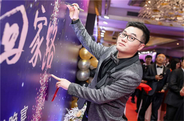 【高光“疫”事】勇敢逆行的特殊“網(wǎng)約車”——中天90后，用信念打通生命運(yùn)輸線