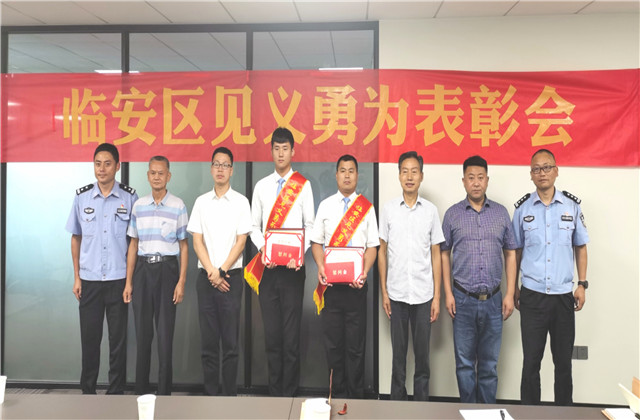 新華網(wǎng)報(bào)道，縱身一躍的中天人帥呆了！