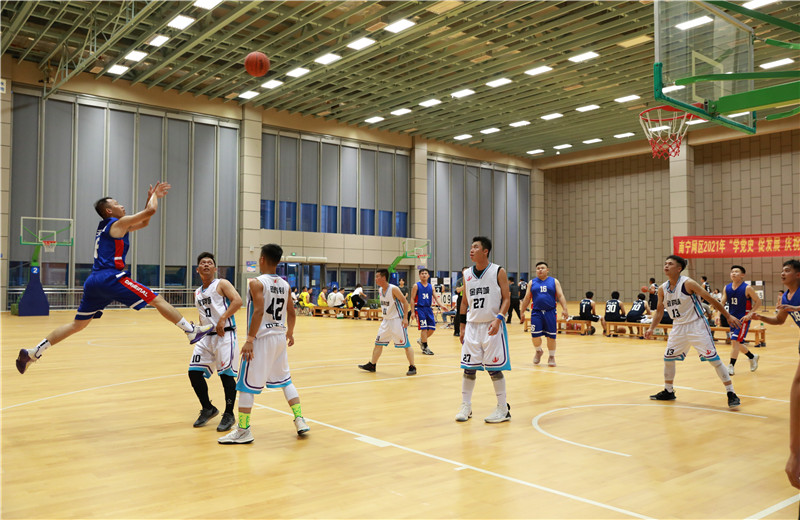 2021年6月，第七屆“安全杯”籃球聯(lián)賽在中天八建內(nèi)部展開，精準(zhǔn)的投籃、焦灼的對(duì)抗，披上戰(zhàn)服，用熱情戰(zhàn)勝酷暑，用實(shí)力征服中天同仁！