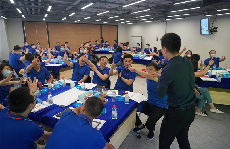 2021年8月7日，中怡設(shè)計召開“轉(zhuǎn)變角色，帶好團(tuán)隊”2021年夏季主管骨干管理培訓(xùn)。