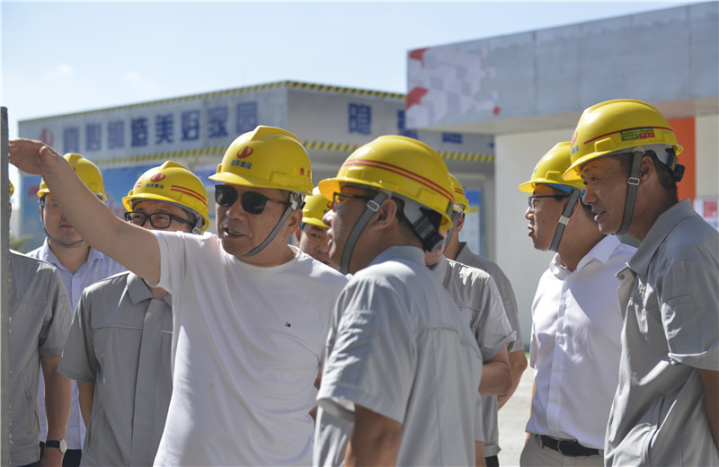 2021年8月31日，控股集團(tuán)董事長樓永良率隊前往中天三建承建的住建部智能建造試點項目-上海嘉定新城菊園社區(qū)項目了解SPCS體系。