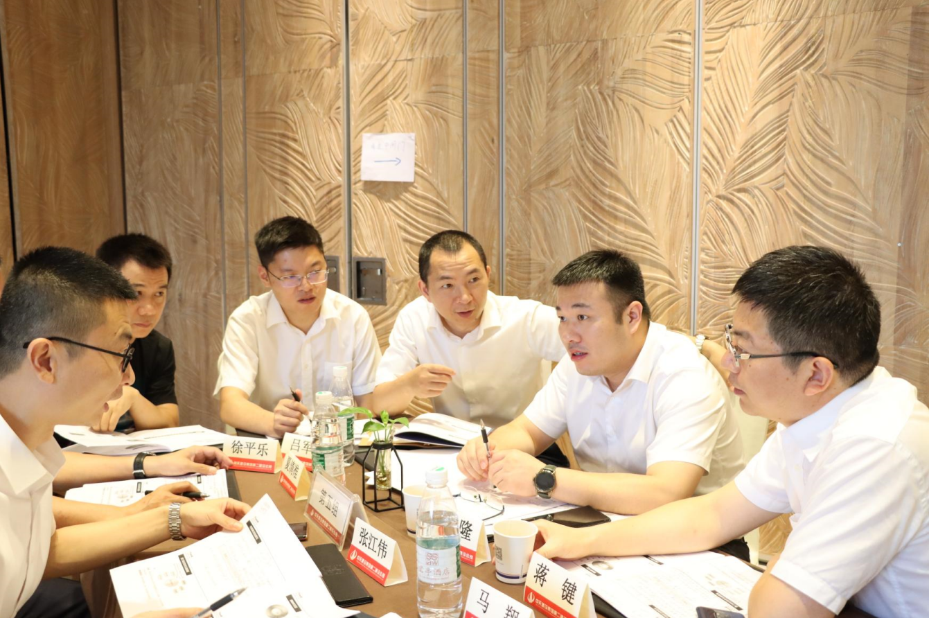 2021年6月25日-26日，中天二建組織開展了2021年中高層主管執(zhí)行力培訓(xùn)。本次培訓(xùn)特邀清華、北大、上海交大總裁班講師，中國企業(yè)家協(xié)會(huì)特聘高級(jí)講師許晉老師進(jìn)行授課。