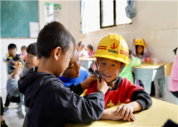 中天紅，點(diǎn)燃鄉(xiāng)村教育的星火！