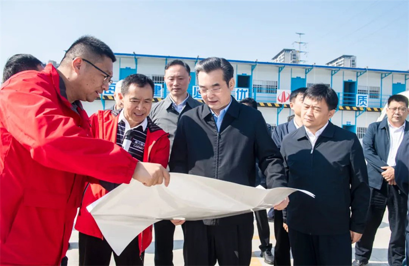 2024年10月30日，淮安市委書記史志軍帶隊(duì)視察了中天江蘇公司承建的“江蘇康乃馨高端織造和智能裝備制造一期項(xiàng)目”項(xiàng)目建設(shè)情況。