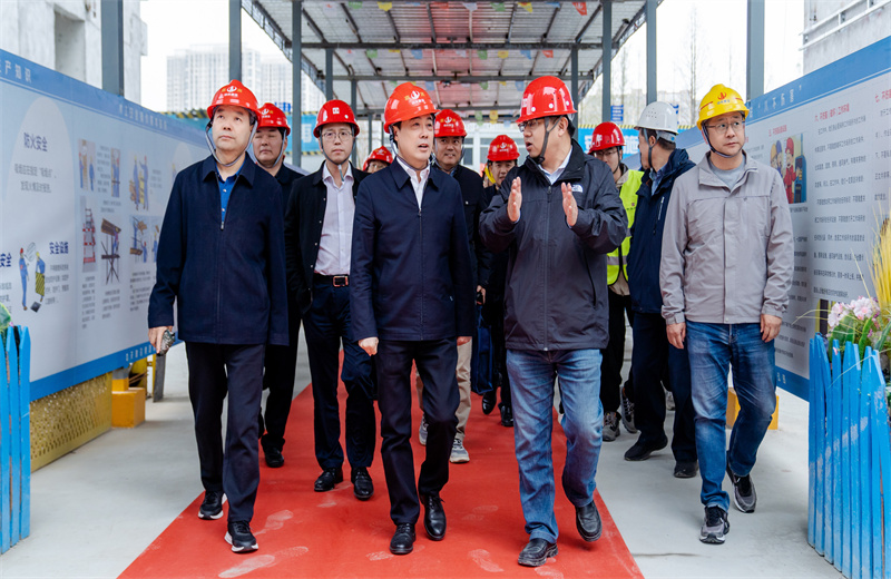 2025年3月28日，合肥市政協(xié)副主席、黨組成員陳明一行蒞臨安徽公司中海悅府項(xiàng)目，針對(duì)合肥市政協(xié)“無廢城市”建設(shè)工作進(jìn)行專題調(diào)研。