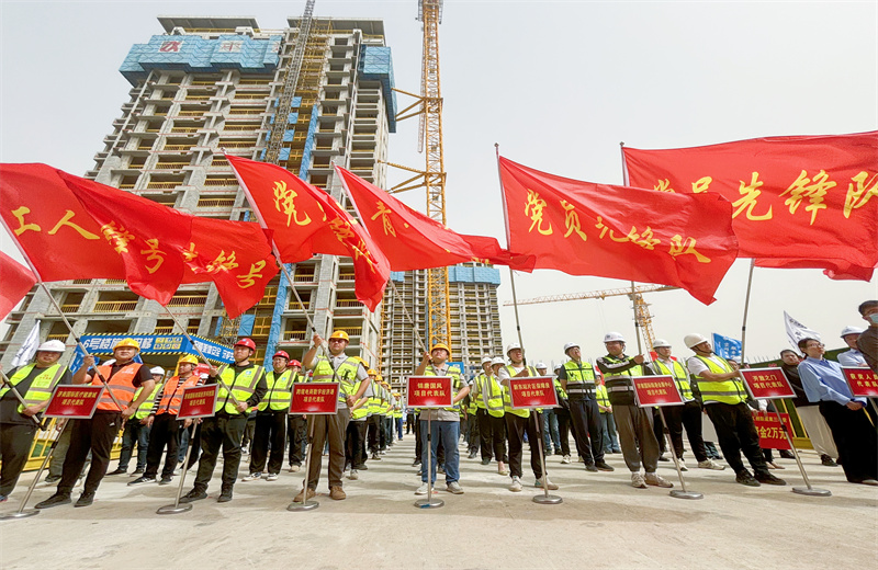 2025年4月17日，濟(jì)南市歷城區(qū)2025年重點(diǎn)工程勞動(dòng)競(jìng)賽暨“三查三防”安全生產(chǎn)競(jìng)賽啟動(dòng)儀式在天津公司唐冶B02地塊錦唐國(guó)風(fēng)項(xiàng)目順利舉行。