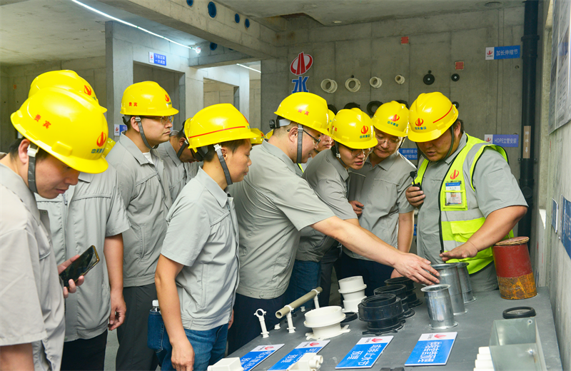 為進(jìn)一步推進(jìn)優(yōu)質(zhì)客戶(hù)高效履約，提升交付品質(zhì)、達(dá)成客戶(hù)滿(mǎn)意，2025年6月25日，中天建設(shè)集團(tuán)在上海組織召開(kāi)2025年越秀地產(chǎn)、華潤(rùn)置業(yè)客戶(hù)履約推進(jìn)會(huì)。